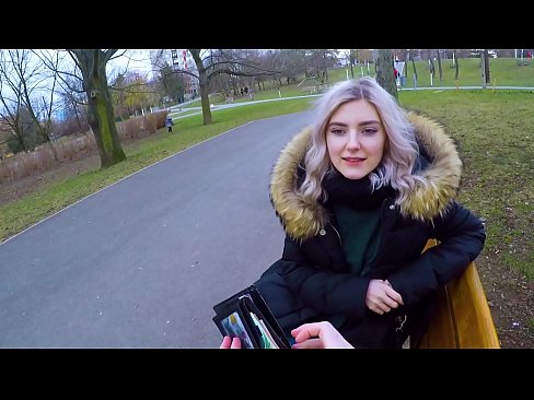 ❤️ Swallows hot cum coigreach airson airgead - blowjob anns a 'phàirc le Eva Elfie ❌  Pornografach  leinn  ❌❤